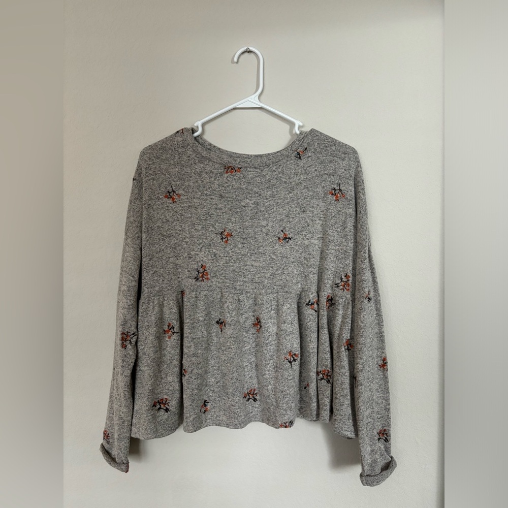 Alya Embroidered Flower Knit Long Sleeve Sweater Shirt size medium